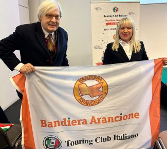 Bandiera-Arancione2-e1707222944264-325x291