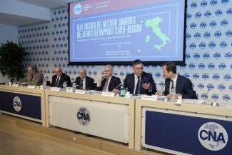 FOTO-tavolo-relatori