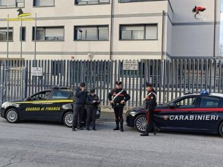 carabinieri-finanza2-325x244