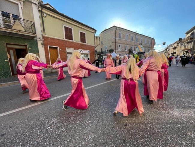 carnevale-passo-di-treia-3-650x488