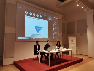 coordinatrice-del-progetto-Francesca-Spigarelli-con-alcuni-relatori