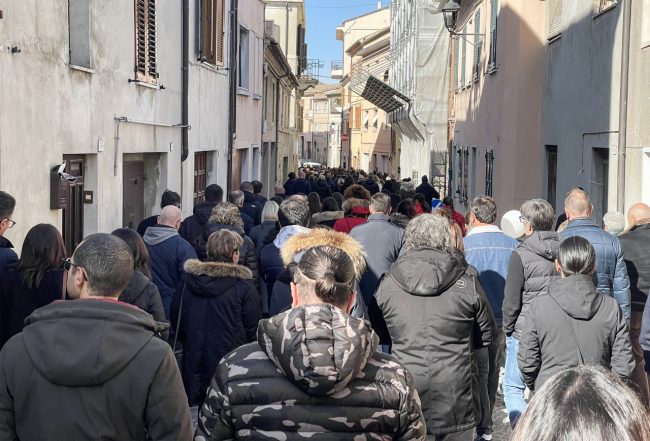funerale-roberta-filippetti-chiesa-collegiata-potenza-picena-FDM-7-650x441