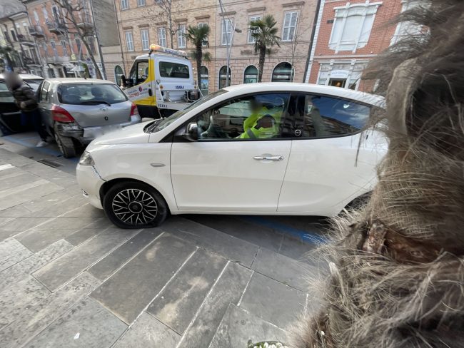 incidente-corso-umberto-i-civitanova-3-650x488