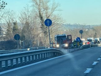 incidente-superstrada-tolentino5-325x244