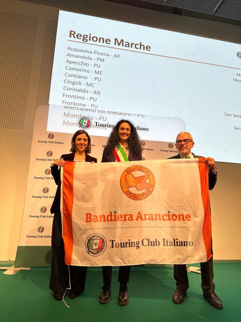 piscini-camerino-Bandiera-Arancione-2-488x650