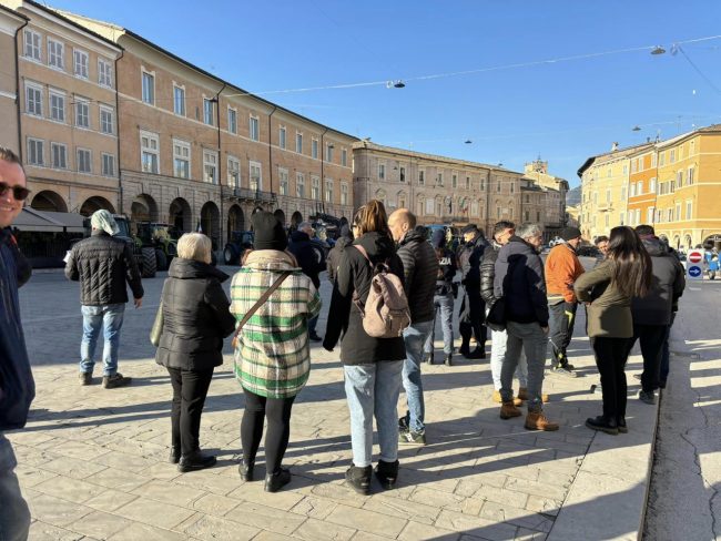 protesta-trattori-san-severino-6-650x488