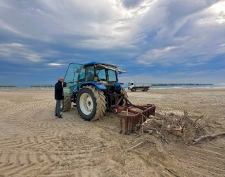 pulizia_spiaggia-1-325x256
