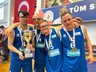 5-i-ns-campioni-del-basket-325x244