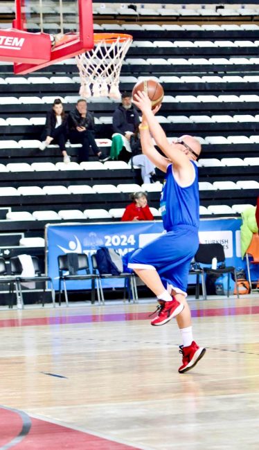 9-Francesco-Leocata-in-azione-374x650