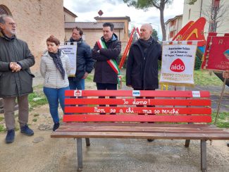 Panchina-del-dono-Urbisaglia-1-325x244