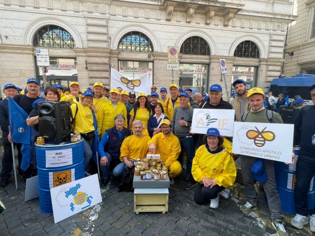 apicoltori-maceratesi-a-roma