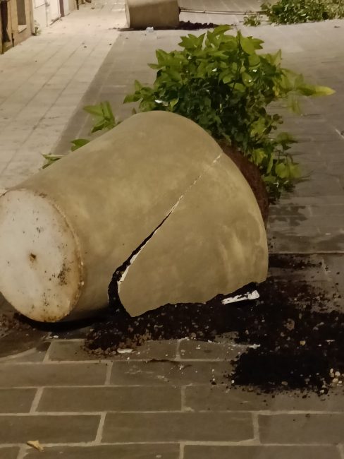 atti-vandalici-via-conchiglia-2-488x650