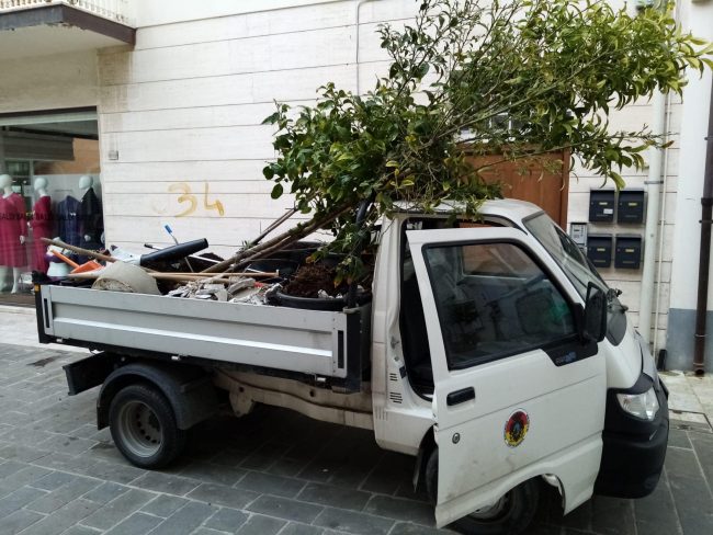 atti-vandalici-via-conchiglia-4-650x488