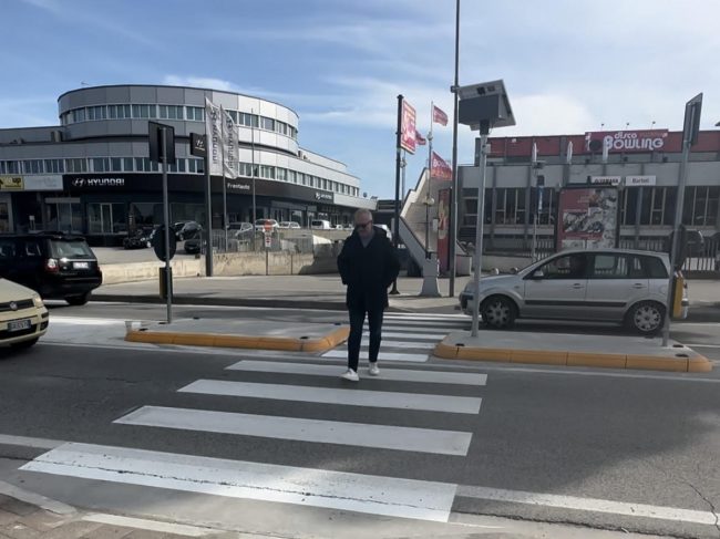 ciarapica-attraversa-in-via-silvio-pellico
