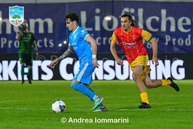 ineto-calcio-recanatse-foto-pineto-calcio1-650x433