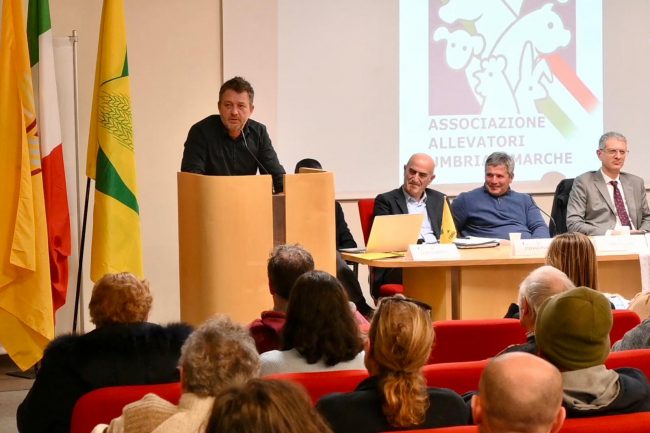 macerata-incontro-allevatori-2-650x433