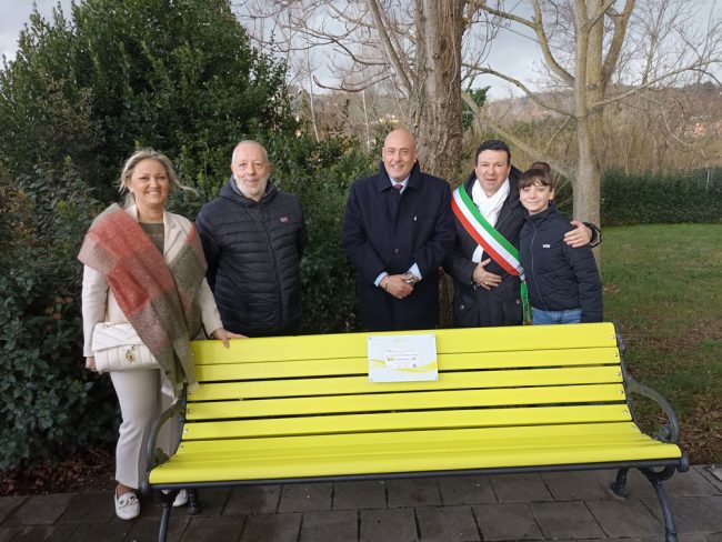 panchina-gialla-inaugurazione-2024-650x488