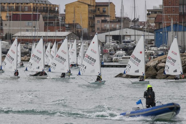 partenza-regata-area-portuale-civitanova-FDM-7-650x433
