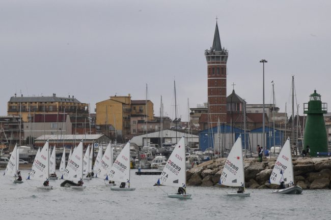 partenza-regata-area-portuale-civitanova-FDM-8-650x433