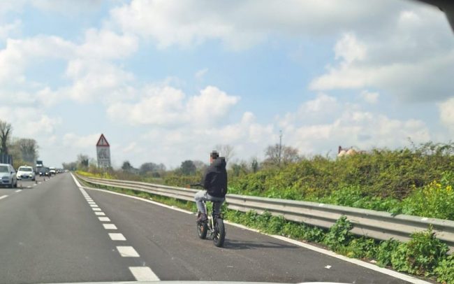 superstrada-bicicletta1_censored-650x406