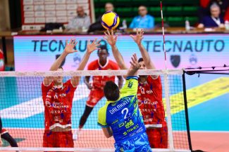 volley-banca-macerata-marcianise-5-325x217