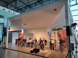 APE_un-momento-dellevento-di-presentazione-del-video-di-Lonely-Planet-presso-Ancona-International-Airport