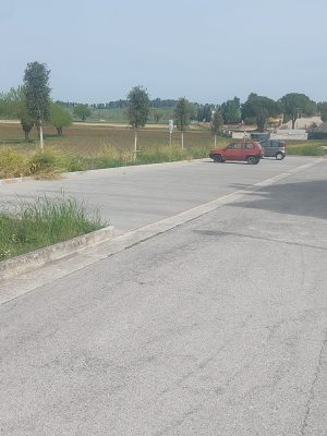 Foto-della-segnaletica-installata-e-parcheggi-1-300x400
