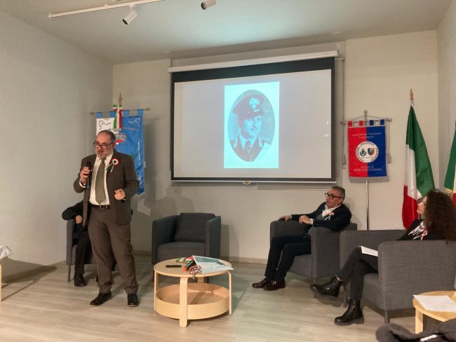 Il-Sindaco-Paolo-Teodori-lo-storico-Vito-Carlo-Mancino-la-sig.ra-Morena-Pizzabiocca