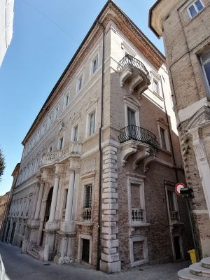 Macerata_Palazzo_Compagnoni-Marefoschi_01-300x400