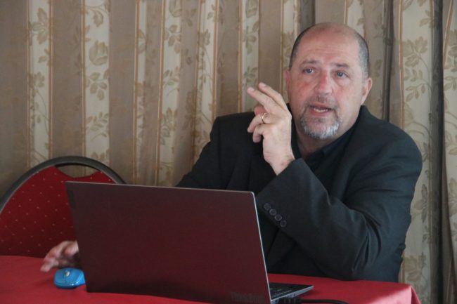 Mattozzi-dirigente-responsabile-U.-O.-S.-Farmaco-Veterinario-e-residui-presso-U.-O.-C.-Igiene-Allevamenti-e-Produzioni-Zootecniche-dellAST-Macerata