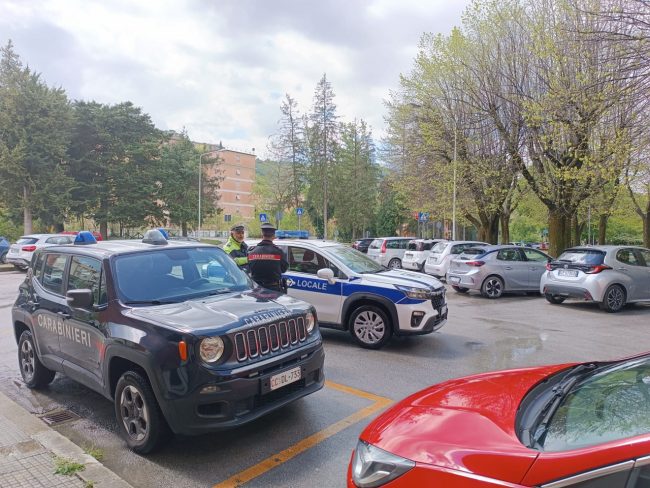 contolli-carabinieri-tolentino-3-650x488