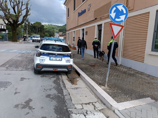 contolli-carabinieri-tolentino-4-650x488