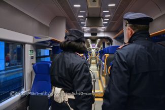 controlli_polfer-treni-stazione_Ancona-DSC_0548-325x217