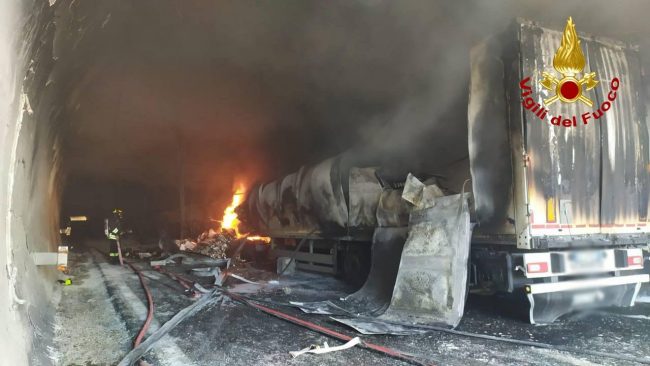 incidente-a14-vigili-del-fuoco-2-650x366