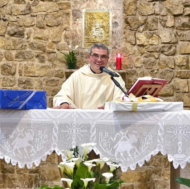sacerdote_25-1-650x646