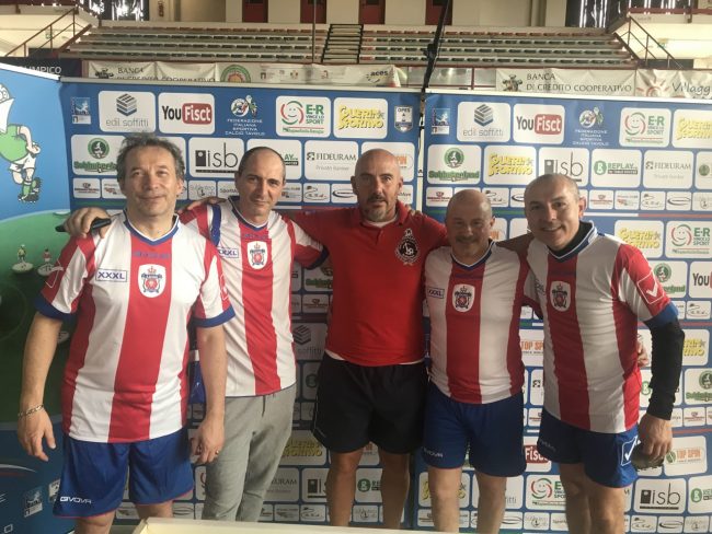 MORGAN-CROCE-CON-UNA-RAPPRESENTATIVA-DEGLI-OLD-LIONS