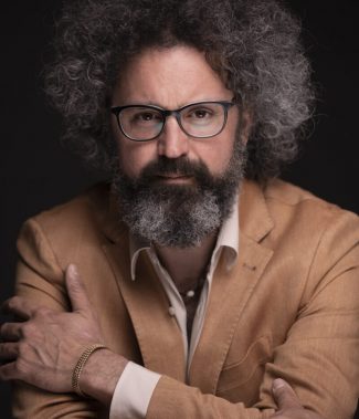 Simone_Cristicchi_PH.-Giorgio-Amendola-800x932-1-325x379