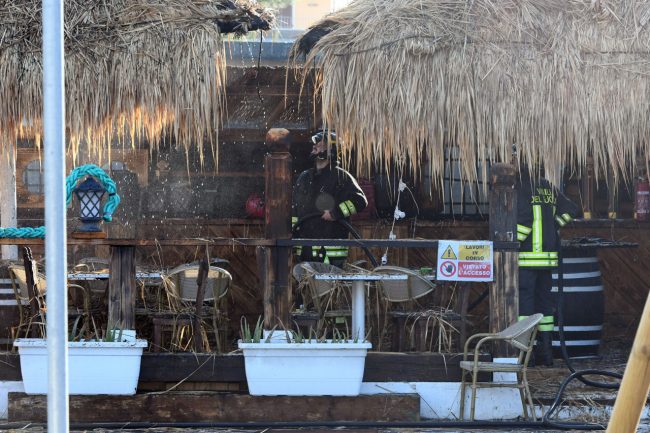 incendio-ristorante-hook-lungomare-sud-civitanova-2-650x433