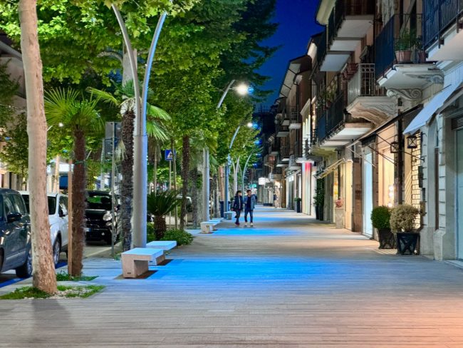 luci-blu-corso-umberto-I-civitanova-2-650x488