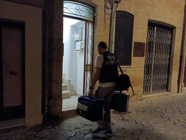 polizia-morto-via-mozzi-2-650x488
