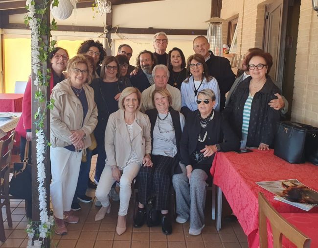 rimpatriata-scuola-media-civitanova-1-e1714985355488-650x506