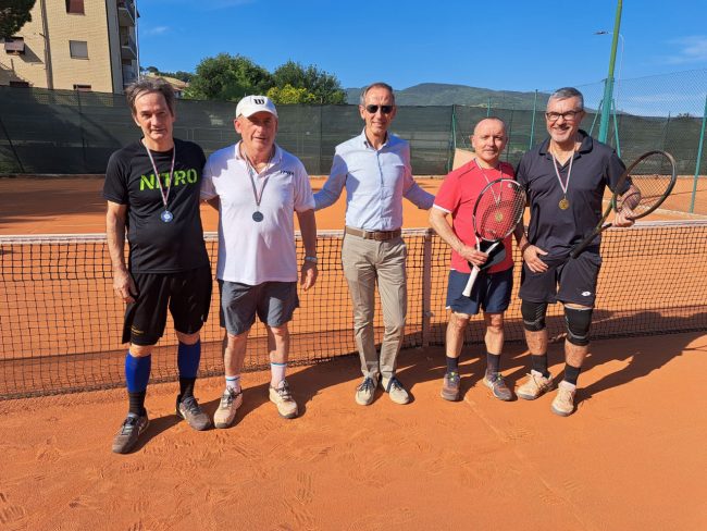 I-finalisti-del-doppio-maschile-col-Presidente-Claudio-Cioli
