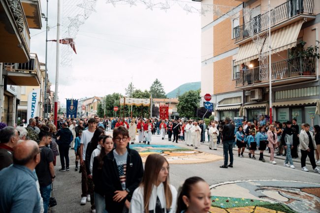 castelraimondo-infiorata-6-650x433