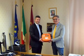 defibrillatore-questura1-1.jpg-1-325x217