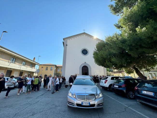 funerale-roberto-vives-3-650x488