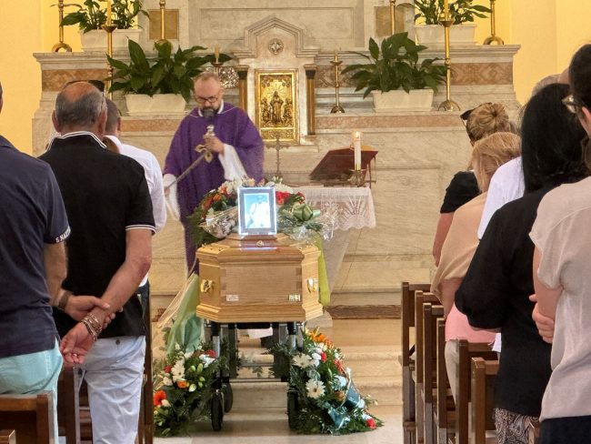 funerale-roberto-vives-5-650x488