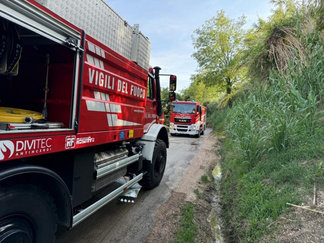 incendio-sterpaglie-recanati-1-650x488