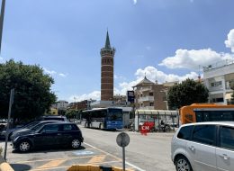 Gli prende la mano per battere il 5,  poi lo molesta sul bus:  vittima un ragazzo 16enne