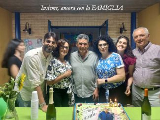 10-Altra-Foto-con-la-Famiglia-325x244
