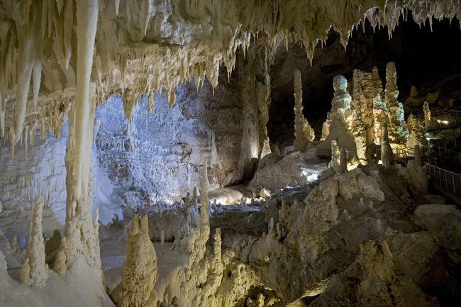 Grotte-di-Frasassi-3-650x433
